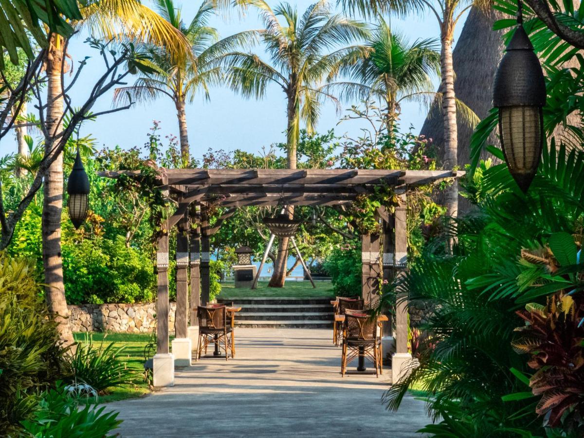 Sudamala Resort, Komodo, Labuan Bajo Exterior photo The resort's gardens