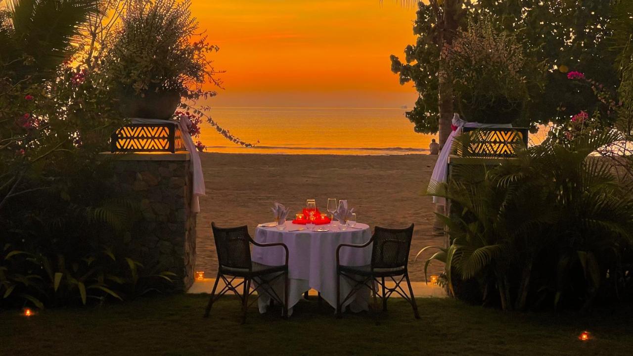 Sudamala Resort, Komodo, Labuan Bajo Exterior photo Sunset at the beach