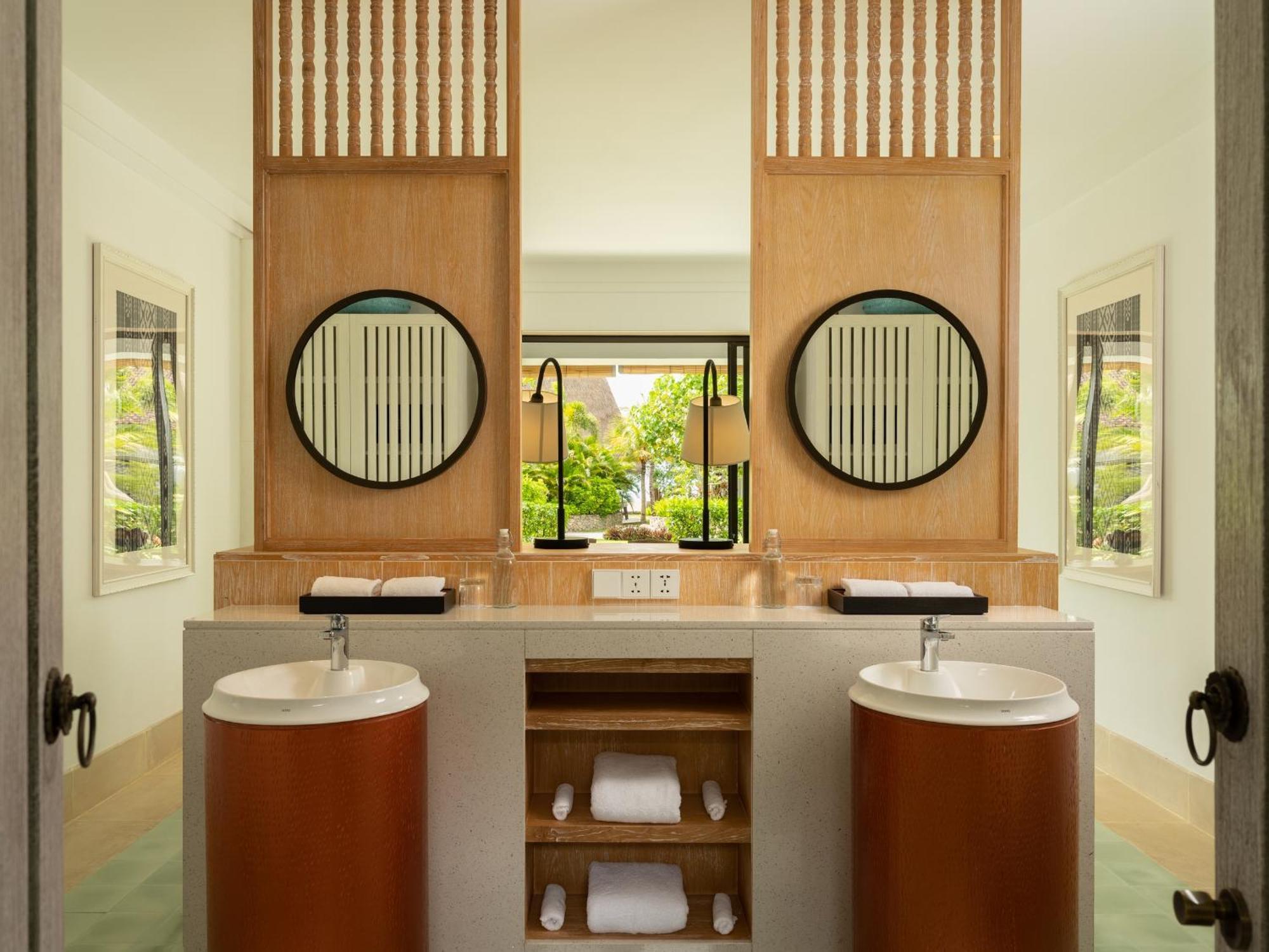 Sudamala Resort, Komodo, Labuan Bajo Exterior photo Bathroom